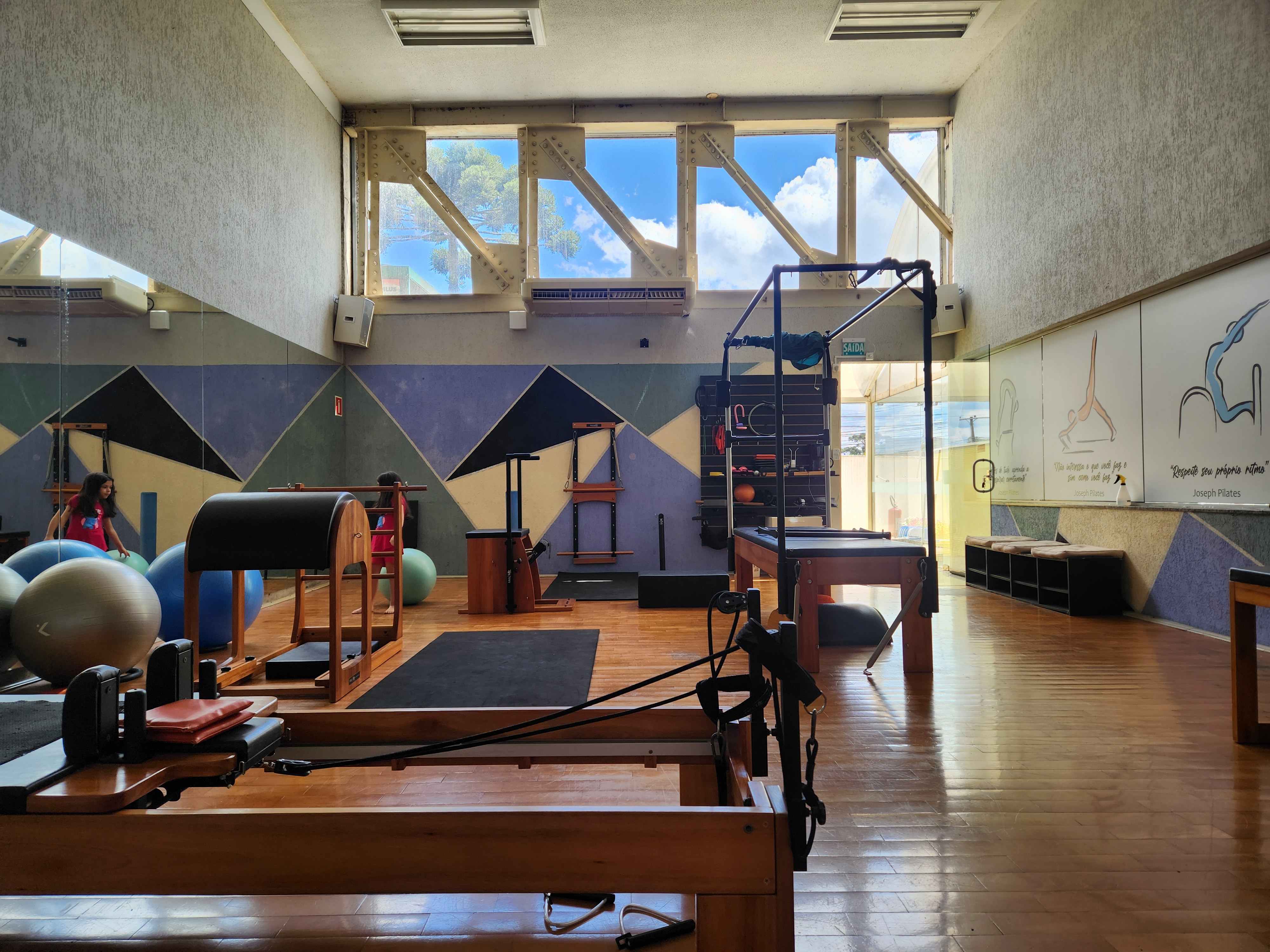Aparelhos ergonômicos de Pilates e reabilitação postural