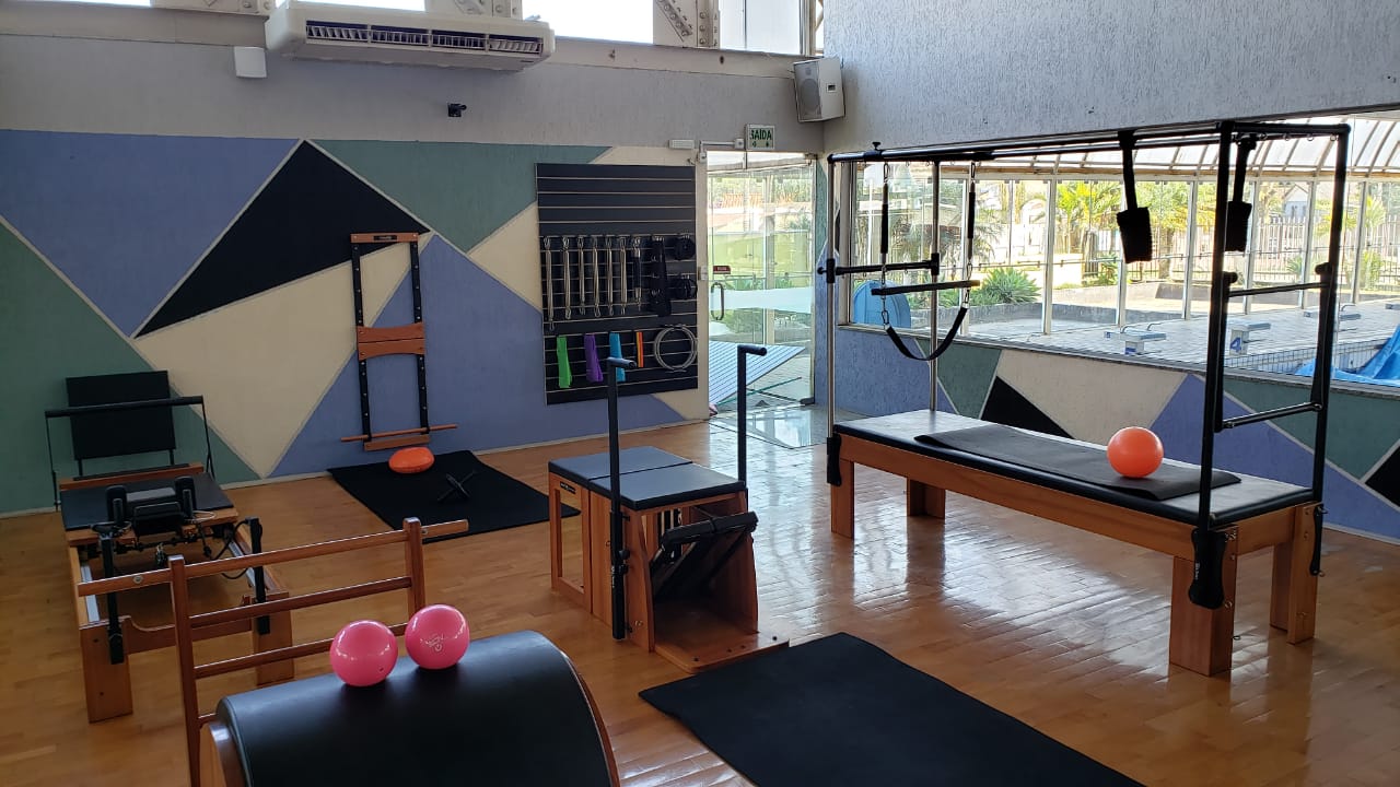 Salão de Pilates New Move equipado com Reformer, Cadillac e Chair em Santa Felicidade